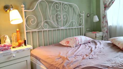 Molly and BaldMan online show from 04-24-26, 01:35