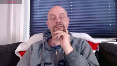 MrLazy online show from 01-05-25, 01:36