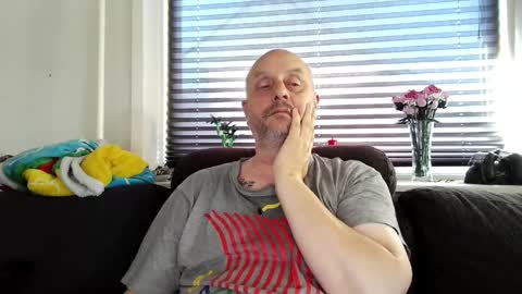 Snapshot of hardmrlazy chatting on 05-28-26, 08:00 MrLazy online show from 05-28-26, 08:00