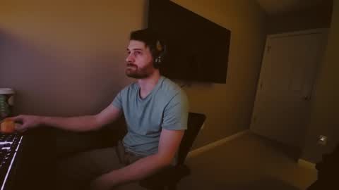 Snapshot of hardswtch chatting on 12-23-24, 10:12 Tom online show from 12-23-24, 10:12