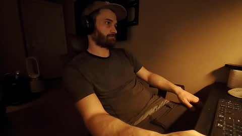 Snapshot of hardswtch chatting on 09-14-25, 08:46 Tom online show from 09-14-25, 08:46