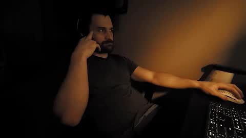 Snapshot of hardswtch chatting on 09-16-25, 10:38 Tom online show from 09-16-25, 10:38