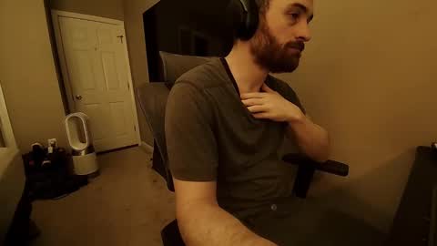 Snapshot of hardswtch chatting on 09-18-25, 03:58 Tom online show from 09-18-25, 03:58