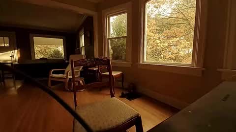 Snapshot of hardswtch chatting on 10-20-25, 11:27 Tom online show from 10-20-25, 11:27