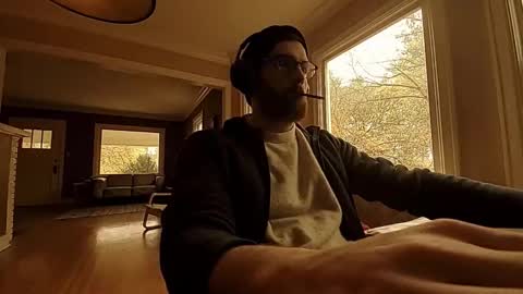 Snapshot of hardswtch chatting on 10-31-25, 07:48 Tom online show from 10-31-25, 07:48