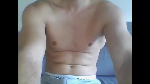 Snapshot of hardwanker75 chatting on 09-29-25, 08:19 hardwanker75 online show from 09-29-25, 08:19