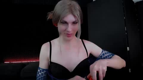 Snapshot of hardy_green chatting on 10-29-25, 11:23 Miss Hardy online show from 10-29-25, 11:23