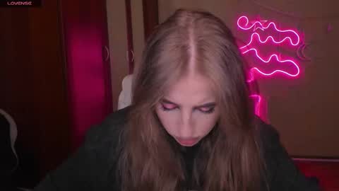 Snapshot of harley_kimm chatting on 03-08-25, 05:07 Julia online show from 03-08-25, 05:07