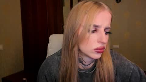 Snapshot of harley_kimm chatting on 10-03-25, 05:48 Julia online show from 10-03-25, 05:48