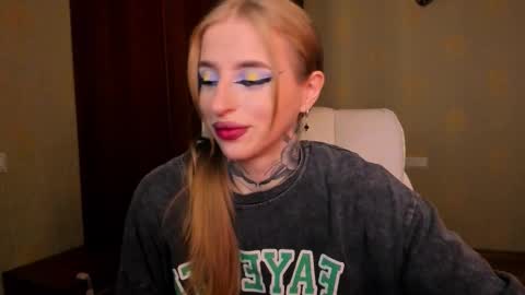 Snapshot of harley_kimm chatting on 10-06-25, 05:16 Julia online show from 10-06-25, 05:16