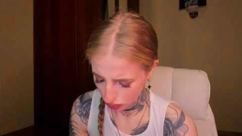 Snapshot of harley_kimm chatting on 10-17-25, 05:32 Julia online show from 10-17-25, 05:32