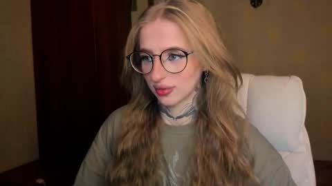 Snapshot of harley_kimm chatting on 11-24-25, 05:40 Julia online show from 11-24-25, 05:40