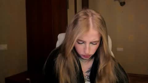 Snapshot of harley_kimm chatting on 12-16-25, 05:12 Julia online show from 12-16-25, 05:12