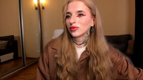 Julia online show from 04-09-26, 05:51