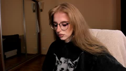 Julia online show from 04-15-26, 05:25