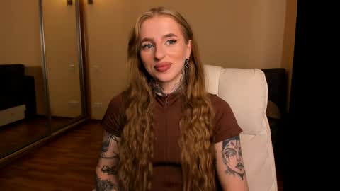 Julia online show from 06-04-26, 05:57