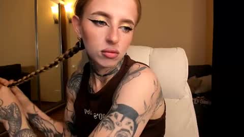 Julia online show from 07-12-26, 05:42