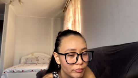 Naomi online show from 10-12-25, 01:48