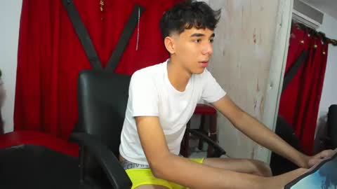 Snapshot of harry_latinboy chatting on 12-12-24, 09:37 Harry online show from 12-12-24, 09:37