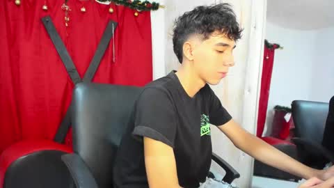 Snapshot of harry_latinboy chatting on 12-15-24, 08:04 Harry online show from 12-15-24, 08:04