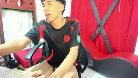 Snapshot of harry_latinboy chatting on 12-16-24, 10:56 Harry online show from 12-16-24, 10:56