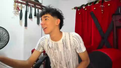 Snapshot of harry_latinboy chatting on 12-17-24, 07:59 Harry online show from 12-17-24, 07:59