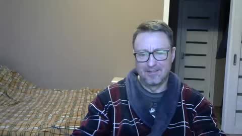 Snapshot of harrysnake chatting on 12-17-24, 06:35 HarrySnake online show from 12-17-24, 06:35