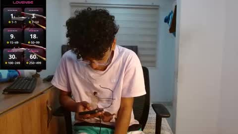 Snapshot of harrytwink18 chatting on 09-15-25, 03:23 HARRY online show from 09-15-25, 03:23