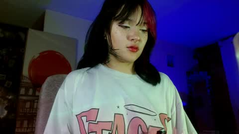 Im Emily and I could be the love of your life    online show from 04-09-26, 02:55