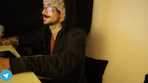 Snapshot of hatsumotokyoto chatting on 01-24-25, 02:07 More content   2   online show from 01-24-25, 02:07