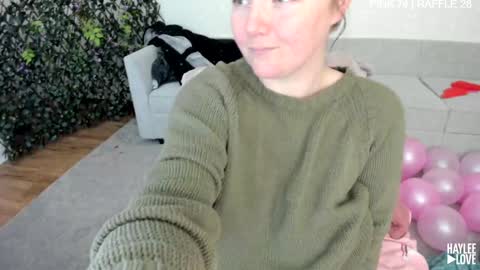Snapshot of haylee_love chatting on 03-07-26, 01:35 Haylee Love online show from 03-07-26, 01:35