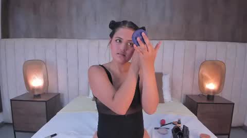 Hayli  online show from 06-12-26, 07:46