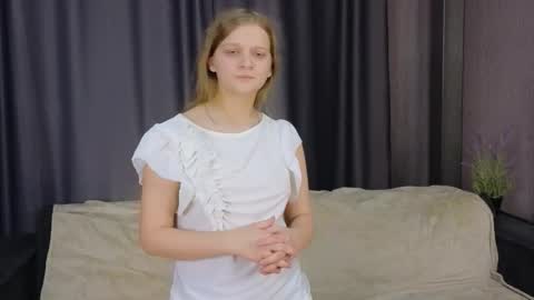 Snapshot of hazeelariel chatting on 03-20-26, 04:45 Jenny online show from 03-20-26, 04:45