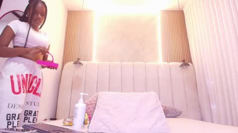 Snapshot of hazel_kataleya chatting on 05-19-26, 07:20 kataleya online show from 05-19-26, 07:20