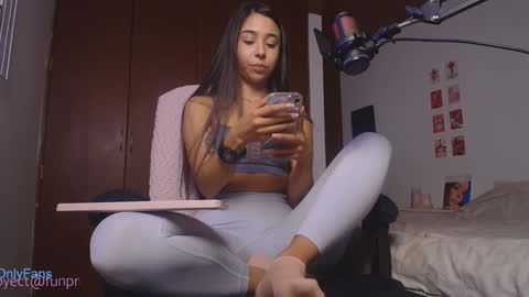 Snapshot of hazel_mafia_ chatting on 01-30-25, 07:04 Hazel Mafia online show from 01-30-25, 07:04