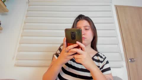 Snapshot of hazel_shy chatting on 02-06-25, 06:46 Im Hazel online show from 02-06-25, 06:46