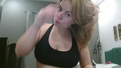 Snapshot of hazel_skye chatting on 05-06-26, 01:03 Hazel online show from 05-06-26, 01:03