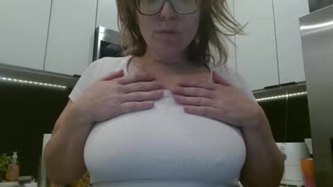 Snapshot of hazel_skye chatting on 05-12-26, 04:15 Hazel online show from 05-12-26, 04:15