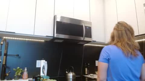 Snapshot of hazel_skye chatting on 06-04-26, 02:12 Hazel online show from 06-04-26, 02:12