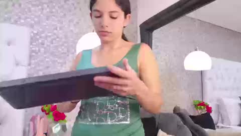 HazelMoret online show from 09-09-25, 07:57