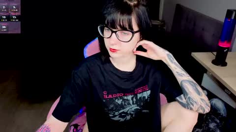 hazeltompson online show from 04-16-26, 01:01