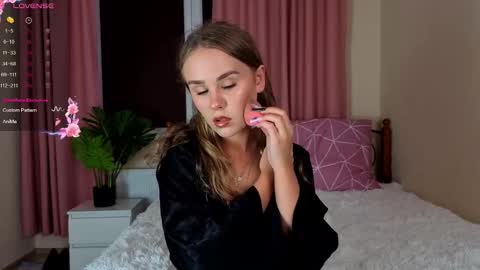 Snapshot of hazeltrue chatting on 09-29-25, 03:39 hazeltrue online show from 09-29-25, 03:39