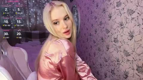 Snapshot of healing__girl chatting on 12-23-24, 06:33 Valeria online show from 12-23-24, 06:33