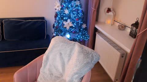 Snapshot of heaven_chloe chatting on 12-26-24, 07:16 Heaven girl online show from 12-26-24, 07:16