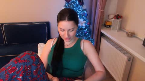 Snapshot of heaven_chloe chatting on 01-14-25, 05:56 Heaven girl online show from 01-14-25, 05:56