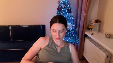 Snapshot of heaven_chloe chatting on 01-25-25, 10:07 Heaven girl online show from 01-25-25, 10:07