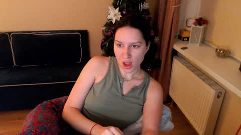 Snapshot of heaven_chloe chatting on 01-26-25, 03:03 Heaven girl online show from 01-26-25, 03:03