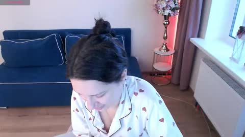 Heaven girl online show from 11-19-25, 12:27