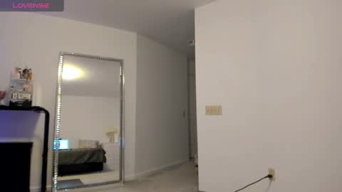 Snapshot of heaveniabb chatting on 01-30-25, 04:06 Helen online show from 01-30-25, 04:06