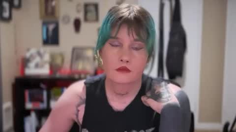 Snapshot of heavensentttt chatting on 12-05-24, 08:11 Saoirse online show from 12-05-24, 08:11